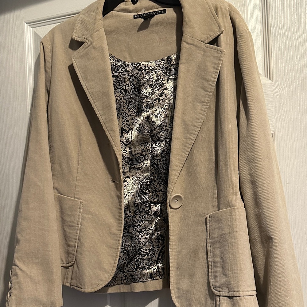 Larry Levine Beige Women's Blazer with Paisley Lining